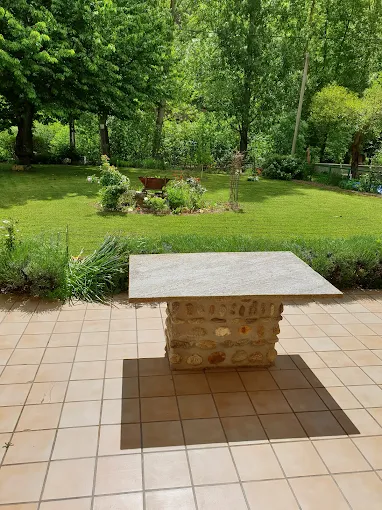 Terrasse et jardin du gîte